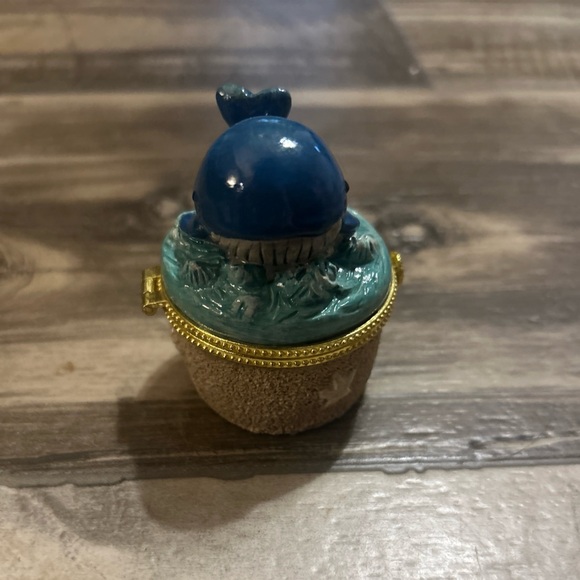 3 inch Blue Whale Trinket Box ocean themed sand at bottom - Picture 2 of 3